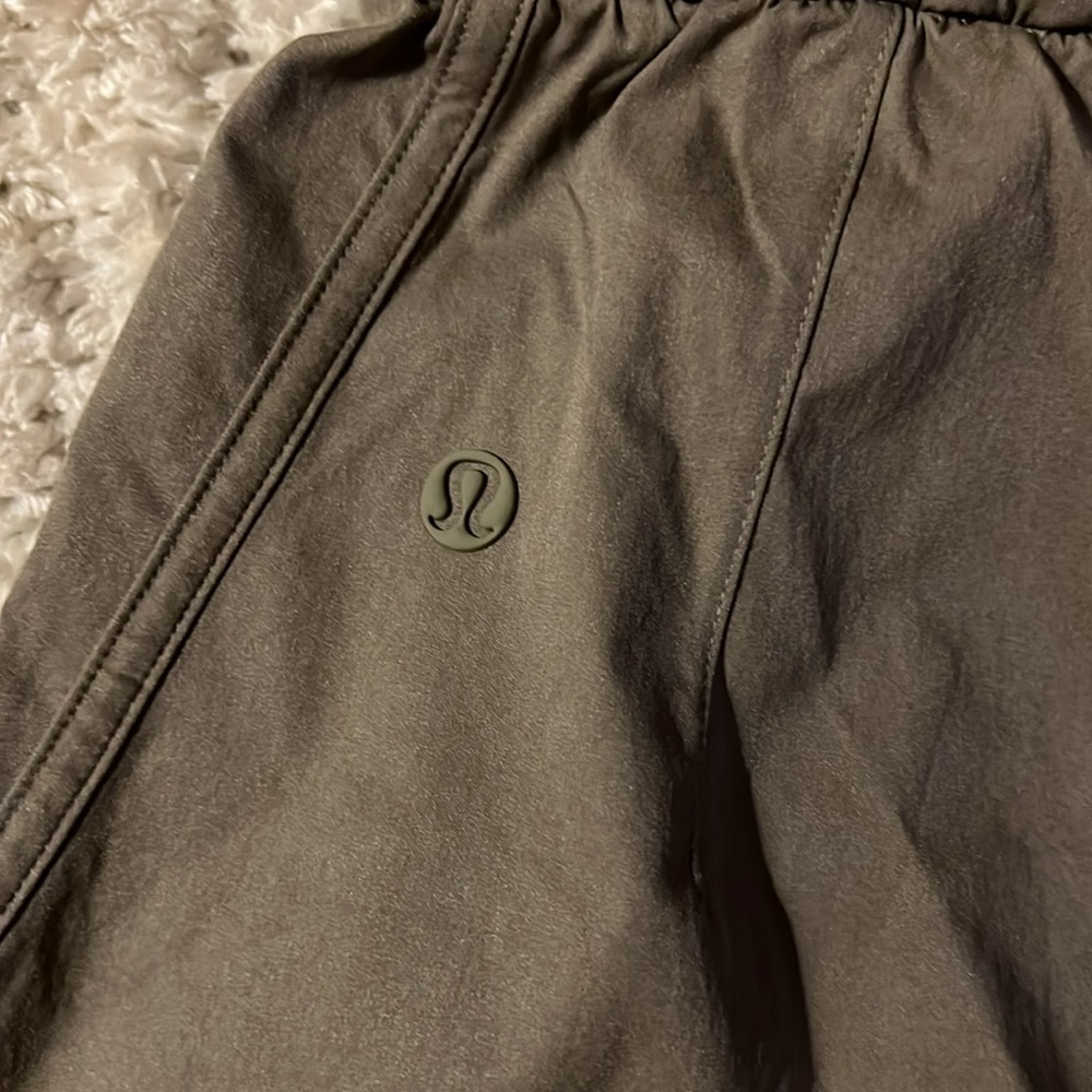 Cinchable Waist HR Woven Short 3.5” - Picture 10 of 11